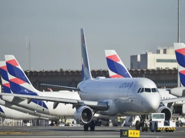 Com greve na Argentina, Latam e Gol cancelam voos para país vizinho