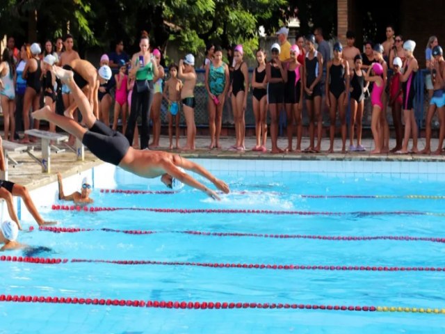 Festival de Natao do projeto Campees do Amanh encanta com a participao de 200 alunos