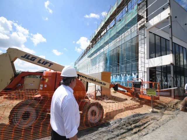 Joo inspeciona obras do Centro de Convenes e assegura Policlnica para Campina Grande