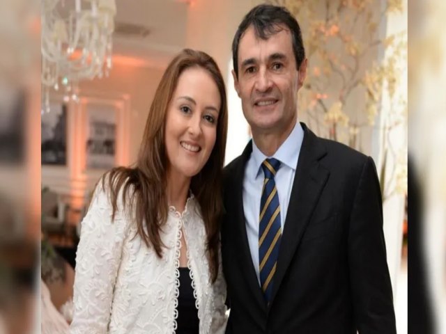 Romero Rodrigues estuda a possibilidade de lanar a esposa, Micheline Rodrigues, pr-candidata a prefeita de Campina Grande