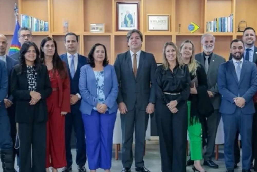 Ministro Frederico Siqueira re�ne equipe para balan�o dos 100 dias � frente das Comunica��es