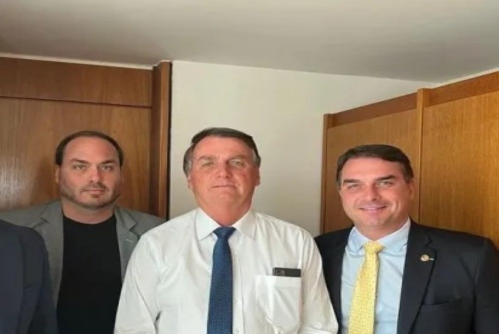 Medida restringe visita dos filhos Fl�vio e Carlos a Bolsonaro