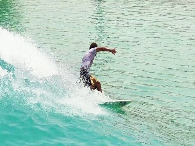 Recordista Mundial do Surf Arno Anhelli se prepara em Abu Dhabi para conquista de novo Record