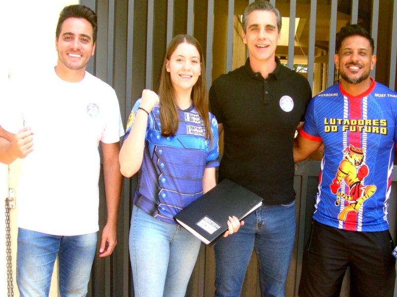 Embaixadora do Lutadores do Futuro, Antonella Panaggio, entrega propostas para Projetos Sociais e trabalho voluntrio para o candidato a Prefeito Rafael Piovezan. 