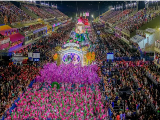 Carnaval 2025: Com menos escolas desfilando por noite, assistir os 3 dias fica mais barato que 2 dias de 2024