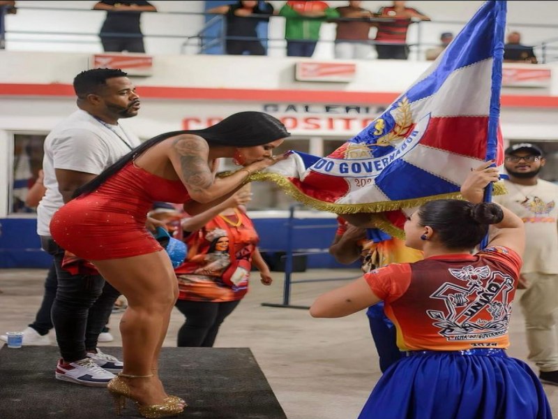 Juliana Souza no  mais rainha de bateria da Ilha