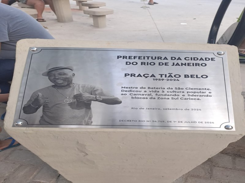 Com samba e alegria, Praa Tio Belo e inaugurada na comunidade do Santa Marta