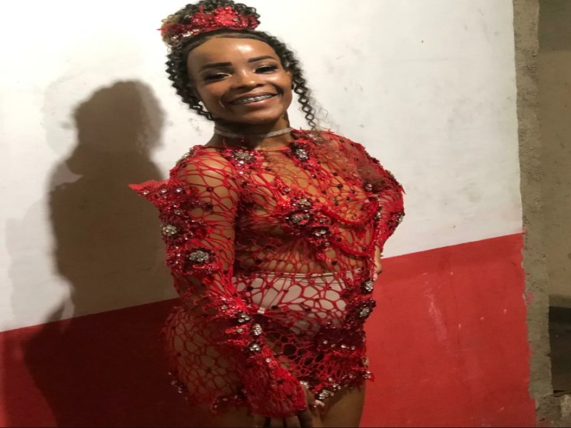 Passista Helen Santos representar o Leo de Nova Iguau no concurso da corte do carnaval 2025