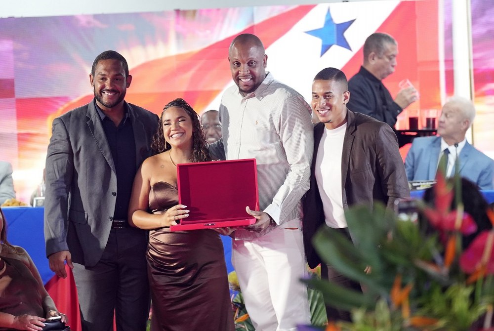 Presidente da Uni�o de Maric� � homenageado em sess�o solene pelos 212 anos da cidade