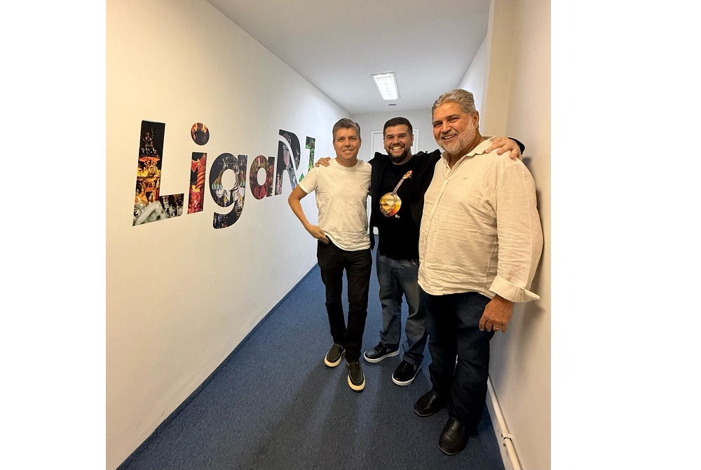 Liga RJ renova com Macaco Branco para produ��o do �lbum da S�rie Ouro 2027