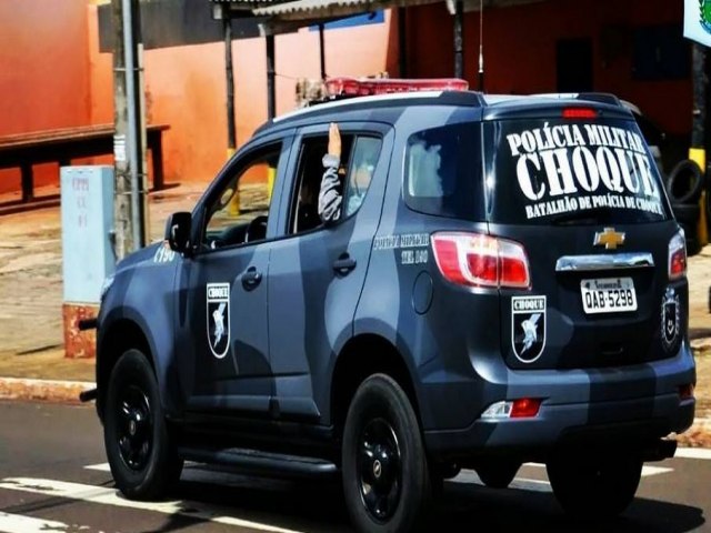 Suspeitos so presos em Hilux roubada disfarados de fazendeiros para despistarem PM