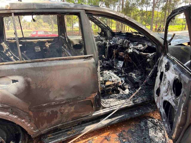 Ivinhema: Motorista consegue se salvar de Pajero em chamas na BR-376