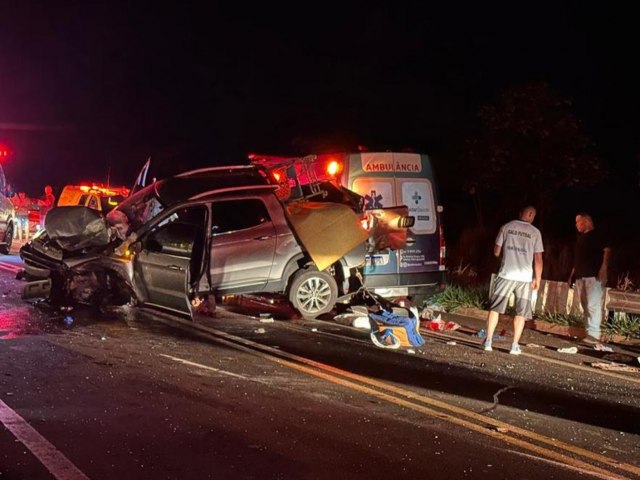 Acidente envolvendo ambulncia e outros dois veculos deixa feridos na regio do anel virio de Nova Andradina