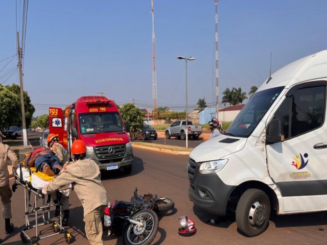 IVINHEMA: Coliso de Van e moto deixa motociclista ferido no Bairro Centro