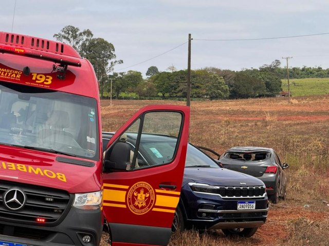 Ao realizar ultrapassagem, condutora perde controle de direo e nix sai da pista na regio de Bataypor, na MS-276