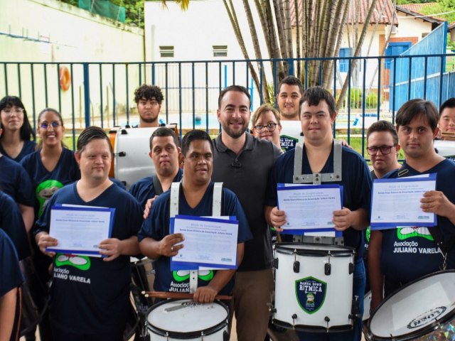 Banda Down Rtmica  homenageada pelo deputado Joo Csar Mattogrosso