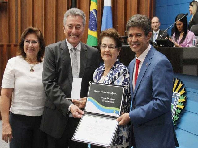 Roberto Hashioka homenageia cerimonialistas em sesso solene da Assembleia Legislativa