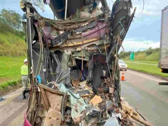 nibus que partiu de Mato Grosso do Sul sofre acidente em SP com duas mortes e mais de 40 feridos