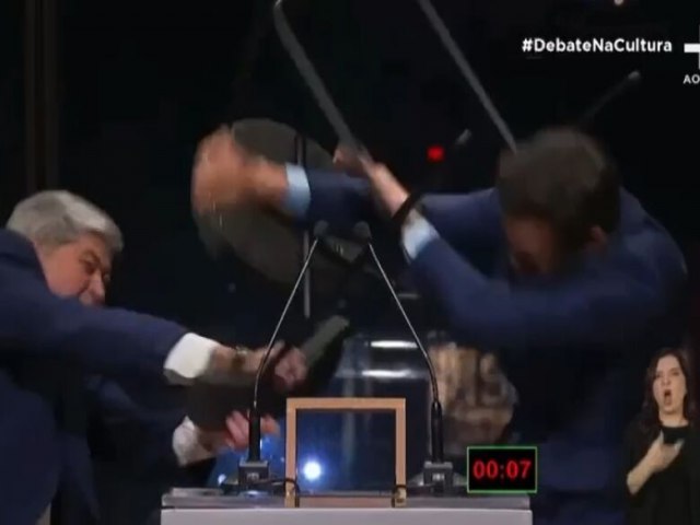 Datena agride Pablo Maral com cadeirada durante debate