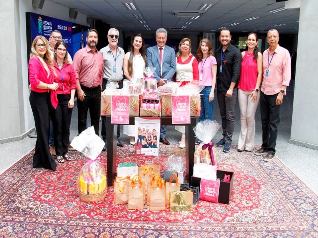 Gabinete Solidrio: Equipe de Hashioka arrecada mais de 350 itens para Campanha Outubro Rosa