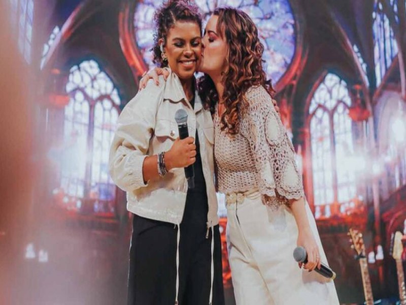 Nvea Soares faz dueto com Ana Paula Valado no single ?Amigo Incomparvel?