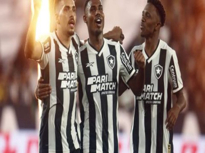 Botafogo tropea, mas se mantm como lder isolado