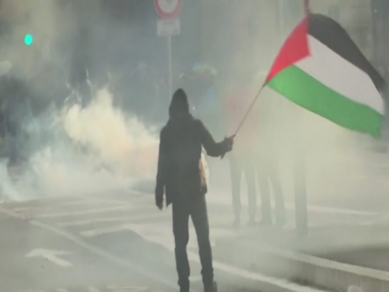 Polcia entra em confronto com manifestantes pr-palestina em Roma