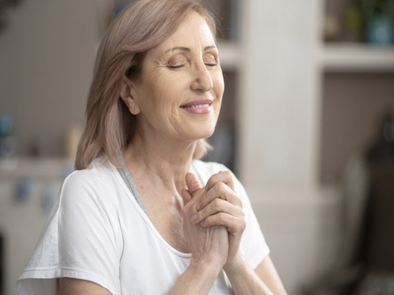 Menopausa: entenda os sintomas e tratamentos com a Dra. Larissa Cassiano