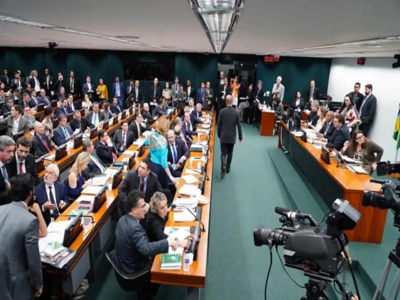 CCJ aprova PEC que limita decises individuais do STF