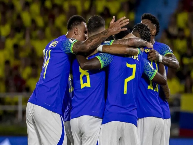 Seleo brasileira de futebol enfrenta o Chile em Santiago