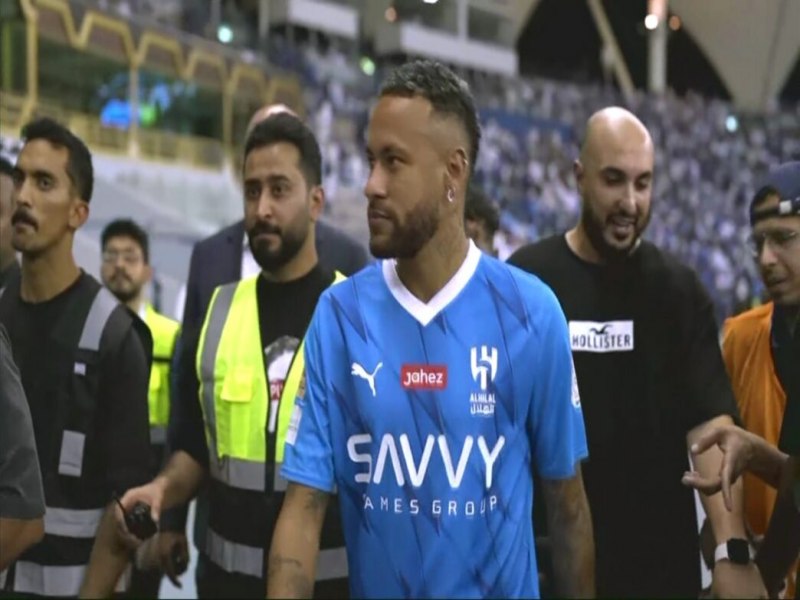 Neymar  relacionado para partida e deve entrar em campo na segunda-feira (21)