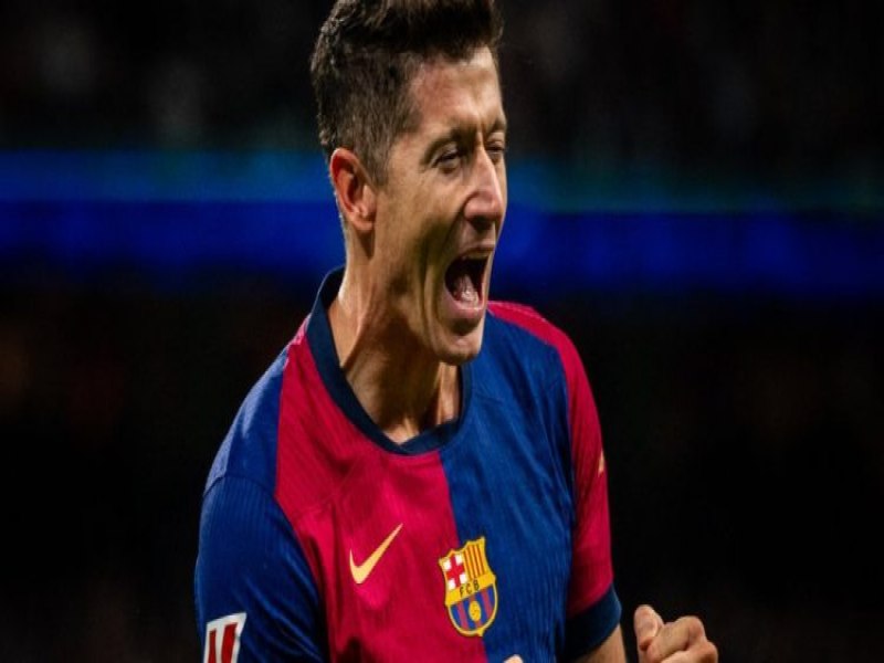 Com brilho de Lewandowski e golao de Raphinha, Barcelona goleia o Real Madrid no Bernabu