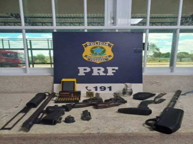 Conquista: PRF apreende armas e uma granada em nibus que ia para o Cear