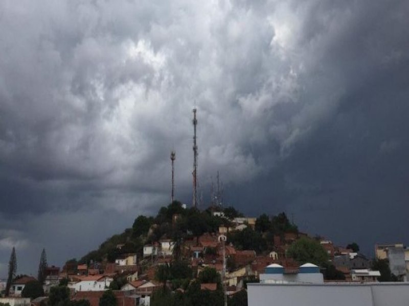 Inmet emite alerta de chuvas para 115 municpios baianos nesta sexta