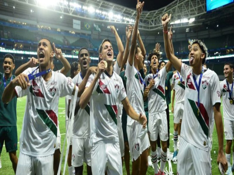 Jogadores do Fluminense celebram ttulo do Brasileiro Sub-17 contra o Palmeiras