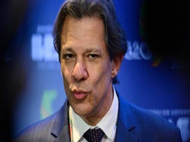 Aps disparada do dlar, Haddad cancela viagem  Europa