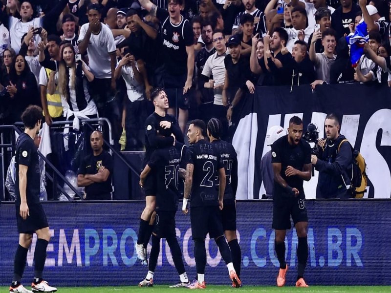 Com direito a ?ol?, Corinthians faz 2 a 0 no Palmeiras e se afasta do Z4