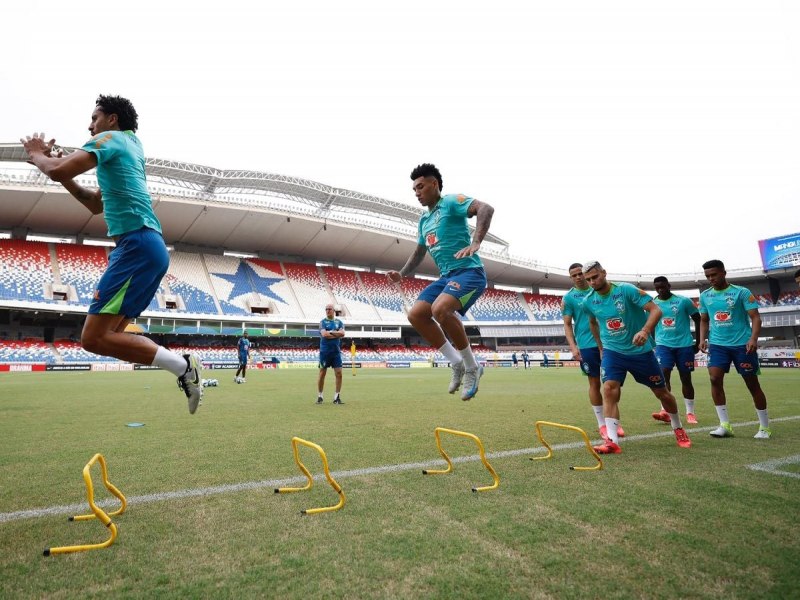 Com elenco completo, Seleo Brasileira faz primeiro treino antes de enfrentar a Venezuela