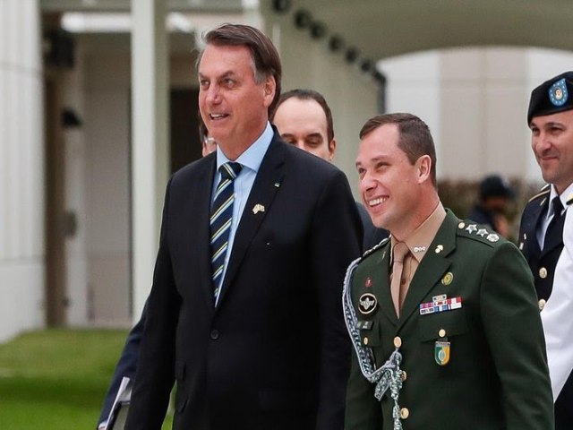 PF prende Mauro Cid, ex-ajudante de Bolsonaro, e faz buscas na casa do ex-presidente