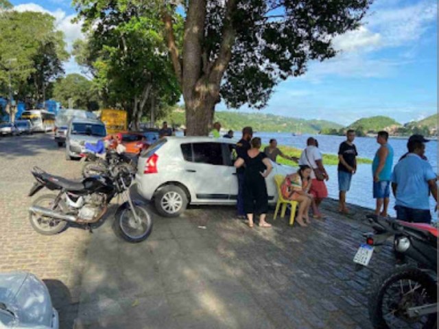 Cachoeira: carro cai no Rio Paraguau