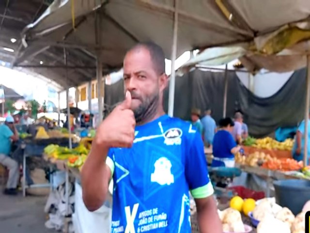 TV SE LIGA: Repórter Mirim, Washingtton Júnior, faz matéria na feira livre de Conceição da Feira - Ba