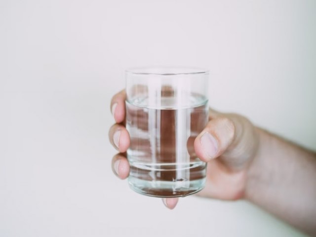 Quase metade da água de torneira nos EUA está 'contaminada para sempre'; entenda