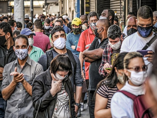 Cientistas orientam volta do uso de máscaras devido à nova variante altamente mutante do coronavírus
