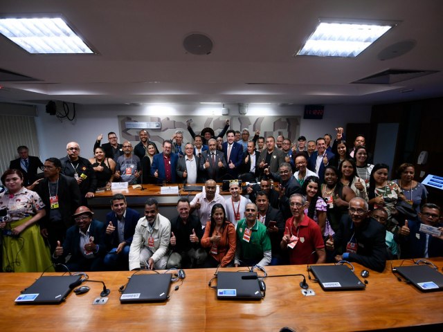 Associao Brasileira de Rdios Comunitrias da Bahia junta-se a Abrao Brasil e debatem pautas importantes da categoria em Braslia