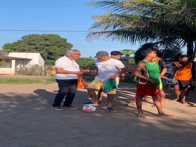 Vereador Edmundo de Caboclinho, com apoio do Dr. Targino Machado, realizam ação em prol do esporte no Povoado da Boa Vista, neste domingo (27)