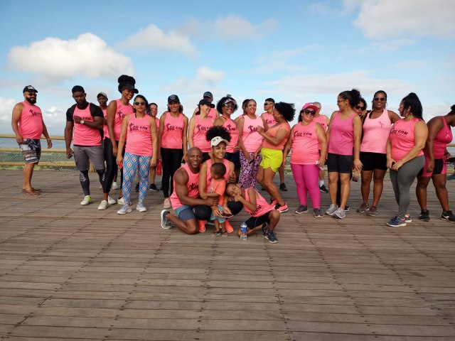 Academia Gilson Paixão Fitness realiza caminhada em apoio ao Outubro Rosa, evento aconteceu na manhã deste domingo (08)