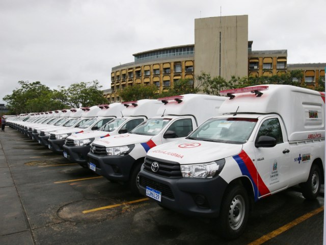 Com investimento de R$ 18 milhões, Governo da Bahia entrega 68 ambulâncias a municípios baianos