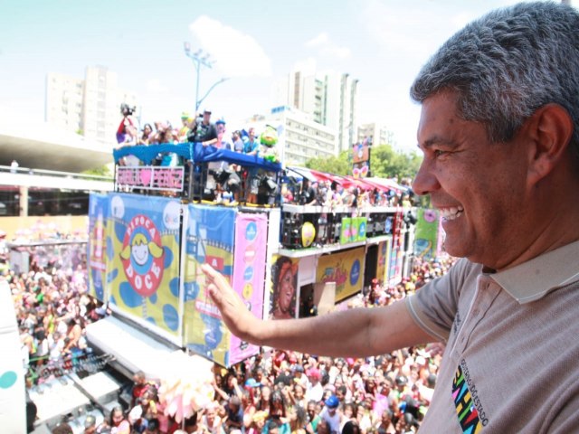 Governador Jernimo prestigia sada do bloco Zero Hora, nesta quarta (17), em Feira de Santana