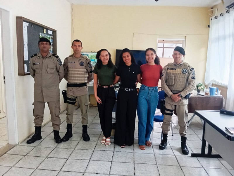 3 Peloto de Polcia da Cachoeira foi palco de uma importante palestra das estudantes do curso de Psicologia da FADBA