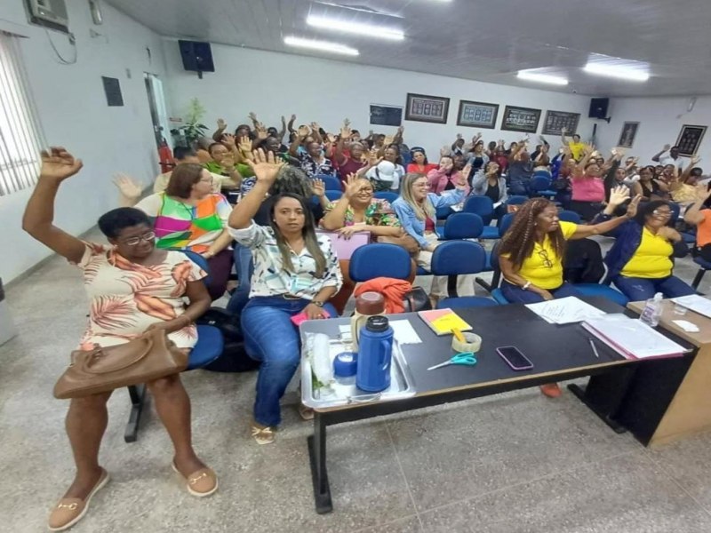 APLB Sindicato avana em demandas da educao com Prefeito Joo de Furo (PSD)